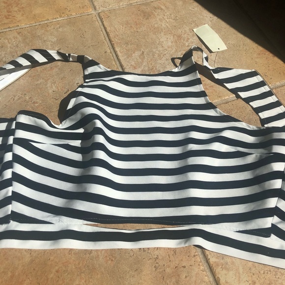 Black and White Stripe Crop Top NWT - Picture 6 of 8